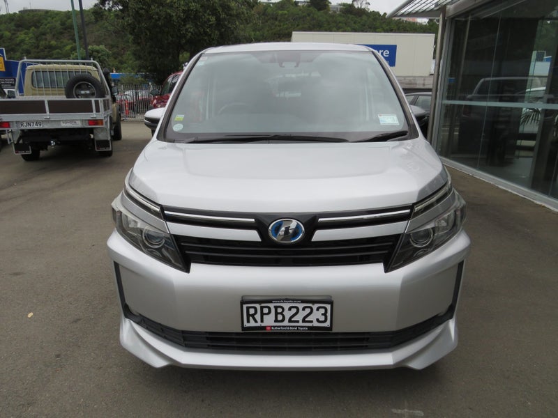 2017 Toyota Voxy 1.8 Hybrid 5 Dr Wagon CVT 2WD image 3