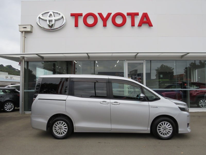 2017 Toyota Voxy 1.8 Hybrid 5 Dr Wagon CVT 2WD image 4