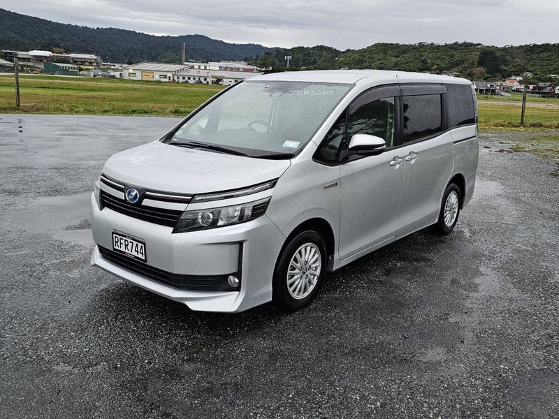 2017 Toyota Voxy 1.8 Hybrid 5 Dr Wagon CVT 2WD... image 2