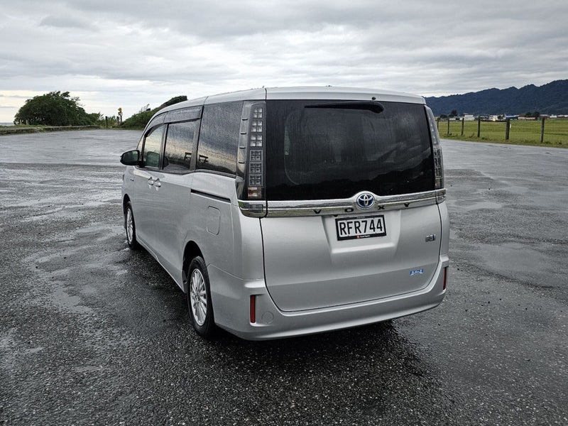 2017 Toyota Voxy 1.8 Hybrid 5 Dr Wagon CVT 2WD... image 3