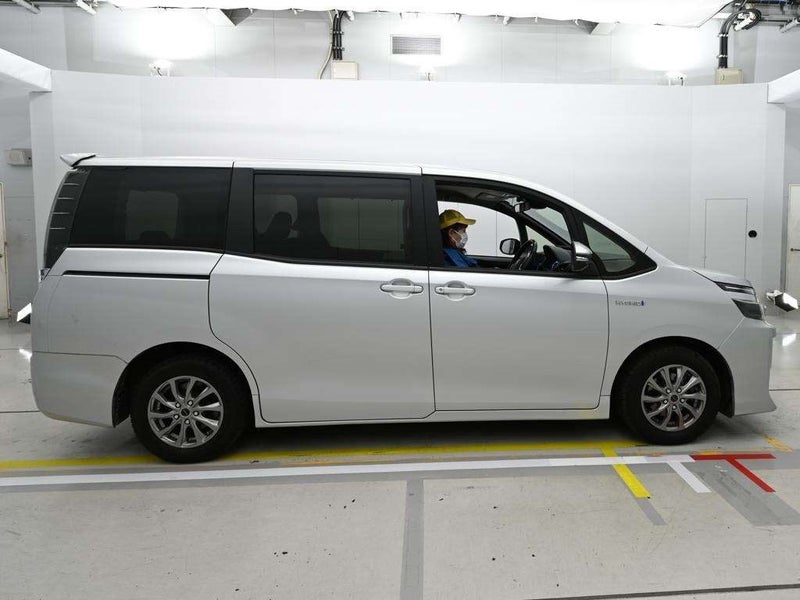 2017 Toyota Voxy 1.8 Hybrid CVT 2WD image 4