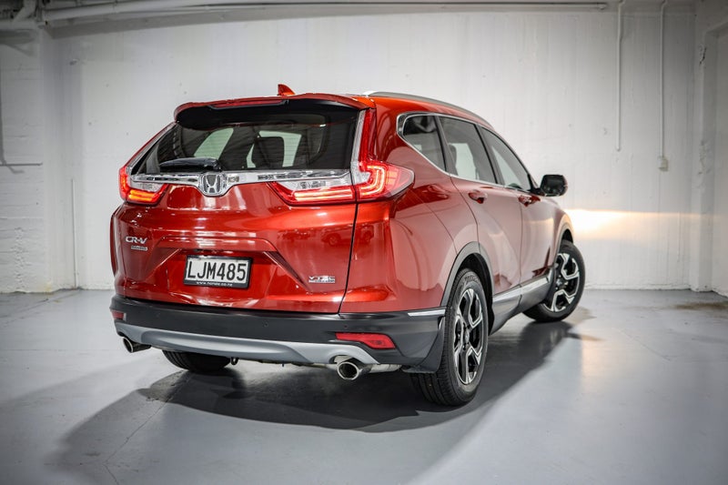 2018 Honda CR-V 2WD Touring image 4