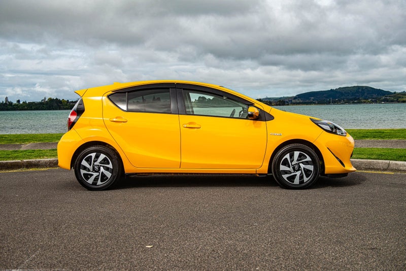 2018 Toyota Aqua 1.5 Hybrid image 5