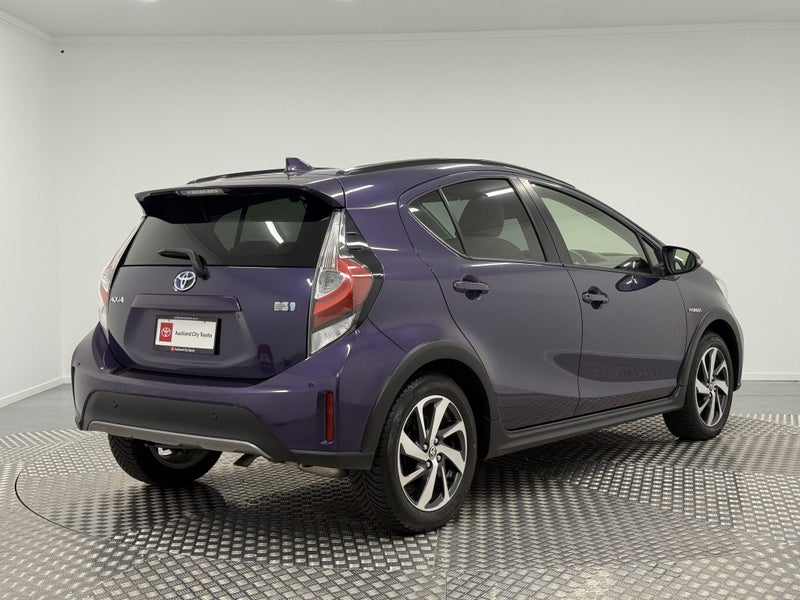 2018 Toyota Aqua 1.5 Hybrid Crossover image 3