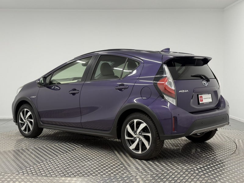 2018 Toyota Aqua 1.5 Hybrid Crossover image 5