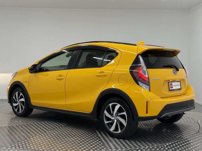 2018 Toyota Aqua 1.5 Hybrid Crossover image 5