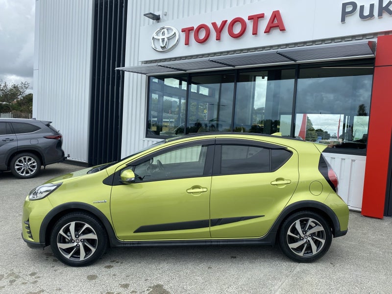 2018 Toyota Aqua 1.5 Hybrid Crossover 5 Dr Hatc... image 2