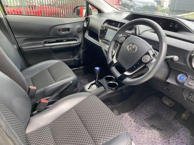 2018 Toyota Aqua 1.5 Hybrid Crossover 5 Dr Hatc... image 5