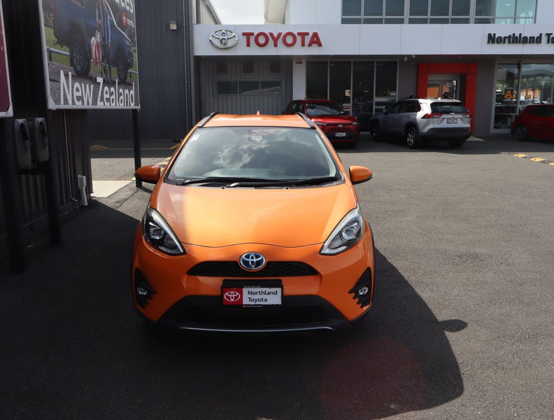 2018 Toyota Aqua 1.5 Hybrid Crossover 5 Dr Hatc... image 2