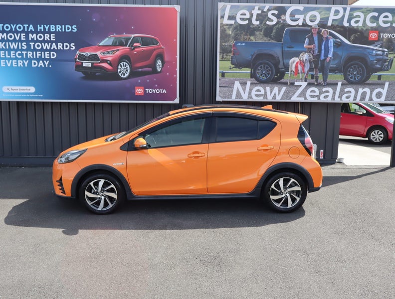 2018 Toyota Aqua 1.5 Hybrid Crossover 5 Dr Hatc... image 5