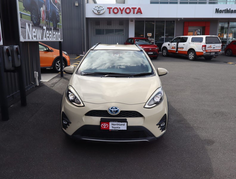 2018 Toyota Aqua 1.5 Hybrid Crossover 5 Dr Hatc... image 2