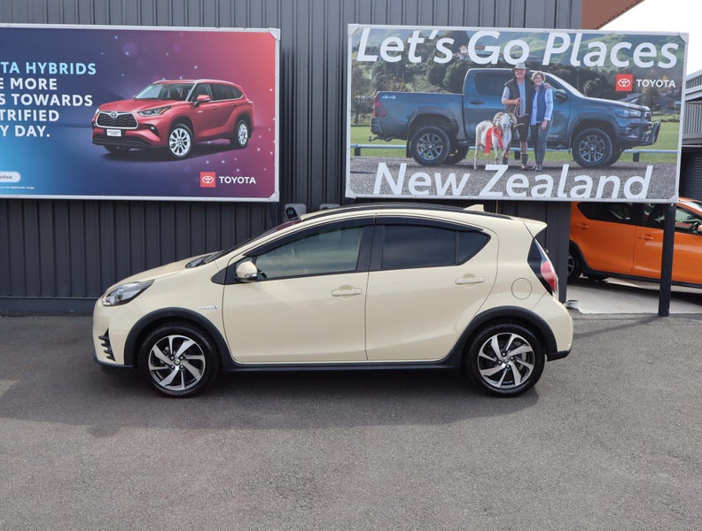 2018 Toyota Aqua 1.5 Hybrid Crossover 5 Dr Hatc... image 5