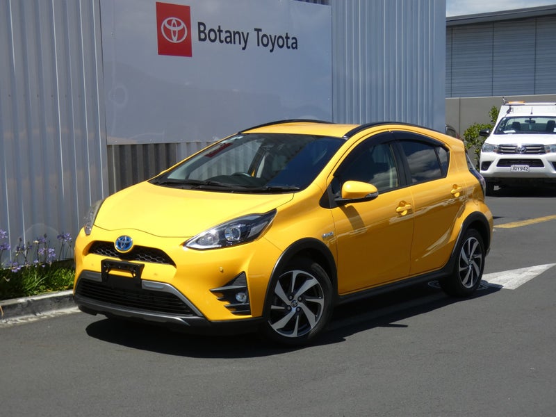 2018 Toyota Aqua 1.5 Hybrid Crossover image 1