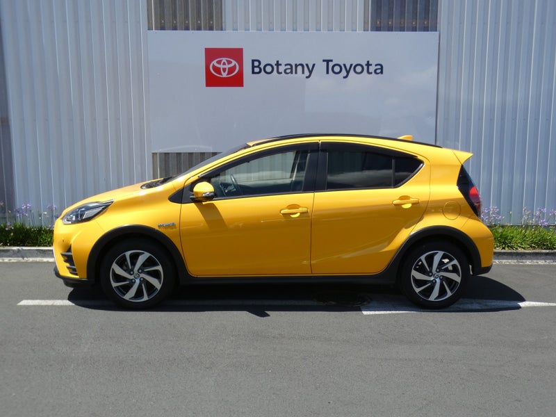 2018 Toyota Aqua 1.5 Hybrid Crossover image 4