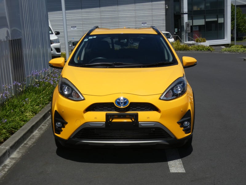 2018 Toyota Aqua 1.5 Hybrid Crossover image 5