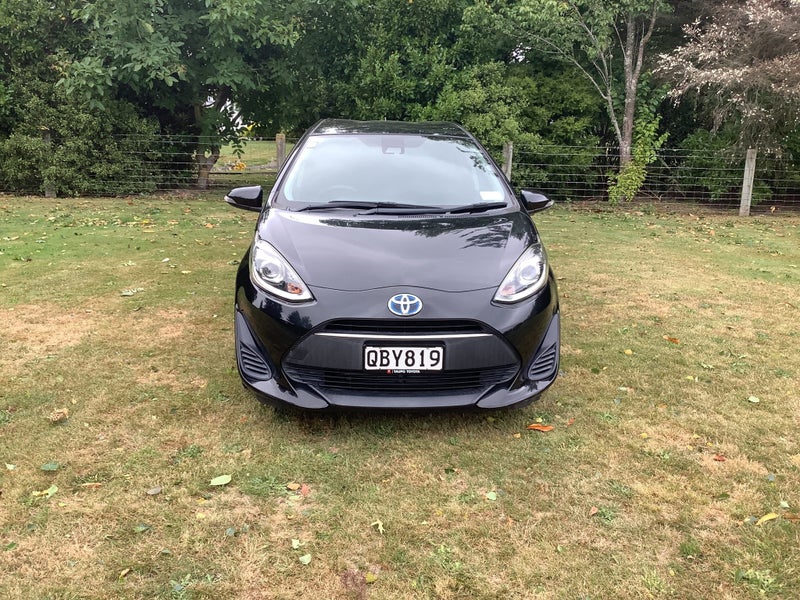 2018 Toyota Aqua 1.5 Hybrid Electric Vehicle image 3