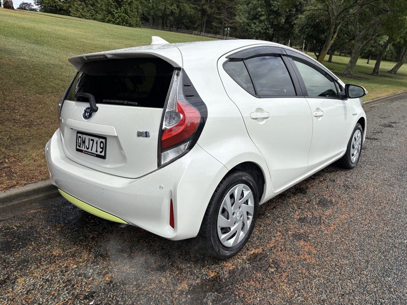 2018 Toyota Aqua 1.5 Hybrid G Soft Leather Sele... image 4