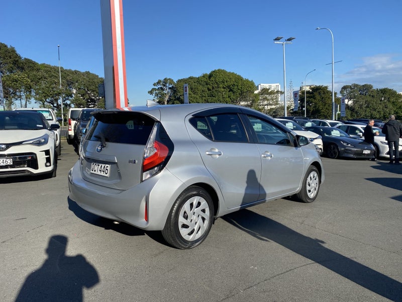 2018 Toyota Aqua 1.5 Hybrid S image 4