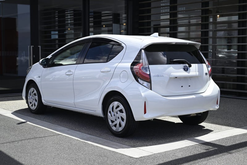 2018 Toyota Aqua 1.5 Hybrid S FWD Hatchback image 2