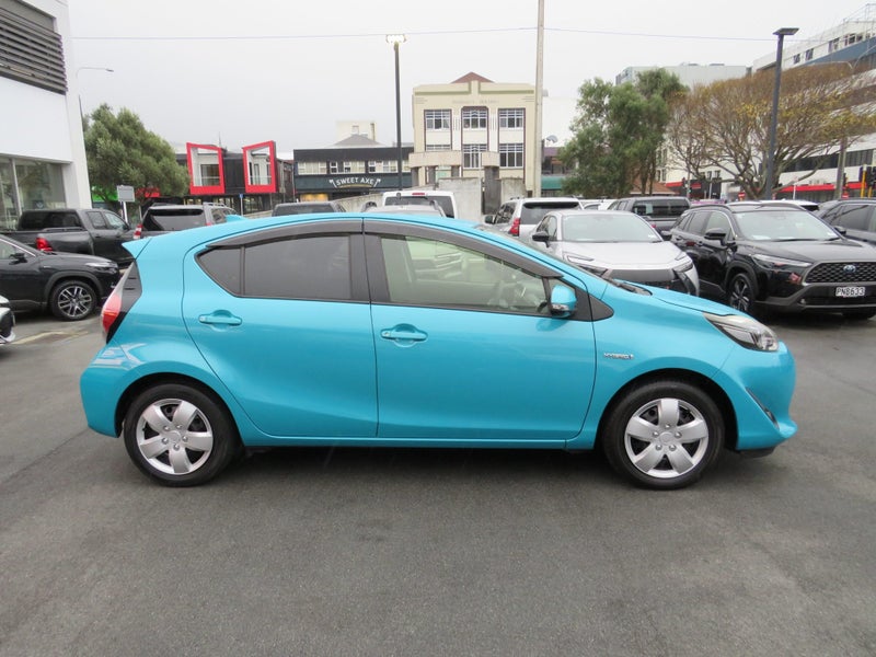 2018 Toyota Aqua 1.5 Hybrid S Hatch CVT image 3