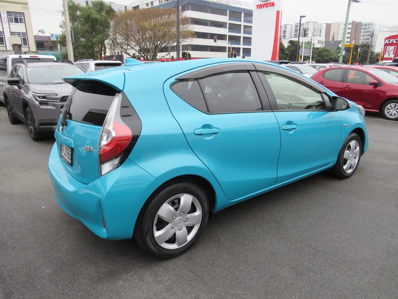 2018 Toyota Aqua 1.5 Hybrid S Hatch CVT image 4