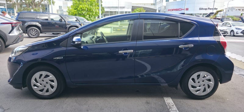 2018 Toyota Aqua 1.5 Hybrid S Style Black image 5