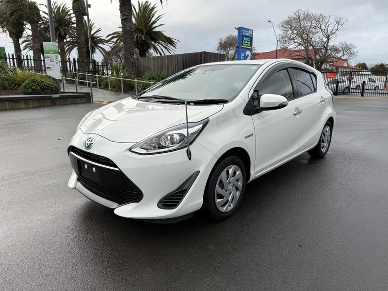 2018 Toyota Aqua 1.5 Hybrid S Style Black Hatch... image 3