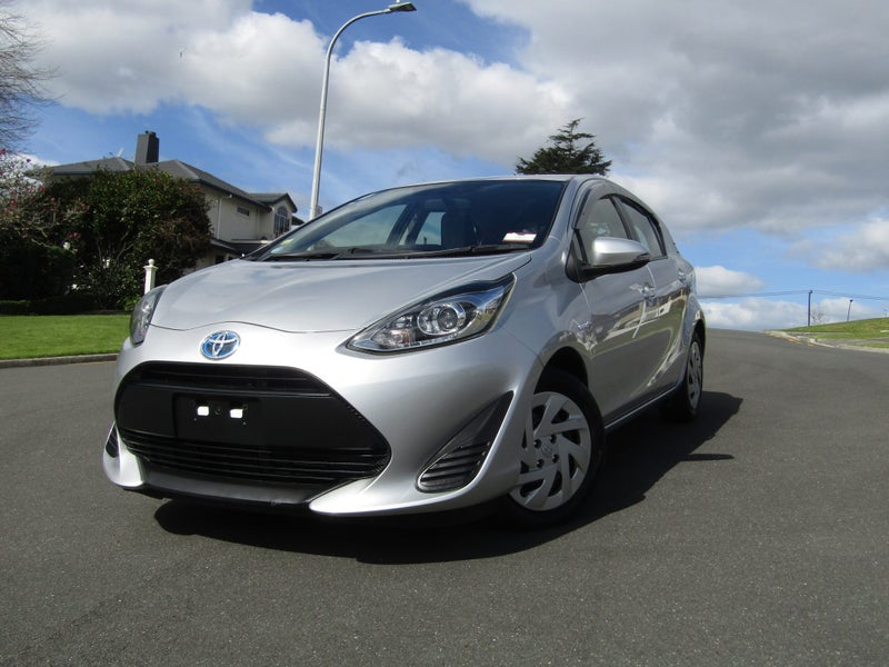 2018 Toyota Aqua 1.5 L 5Dr Hatch image 4