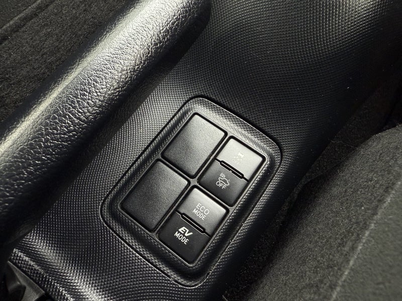 2018 Toyota Aqua 1.5 L 5Dr Hatch image 3