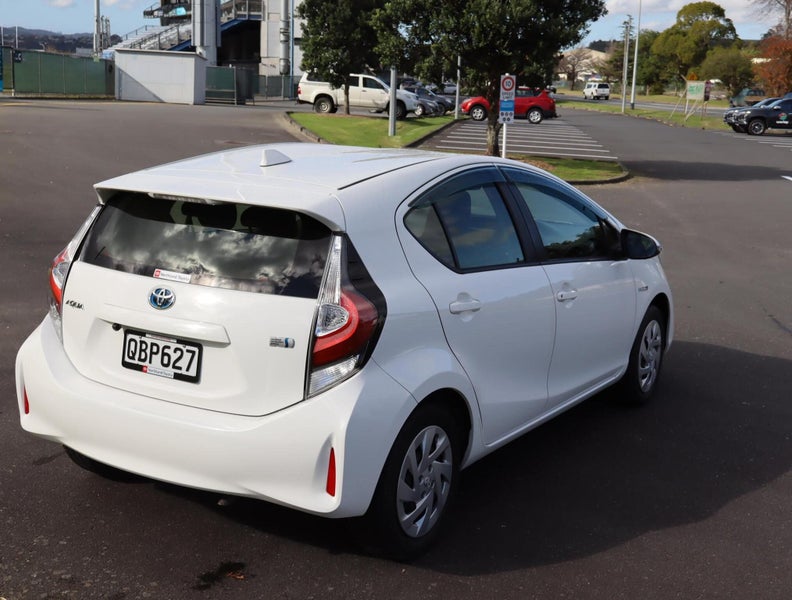 2018 Toyota Aqua 1.5 L 5Dr Hatch image 2