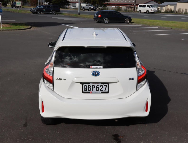 2018 Toyota Aqua 1.5 L 5Dr Hatch image 3