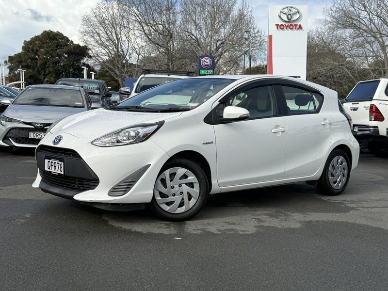 2018 Toyota Aqua 1.5 L HYBRID image 2