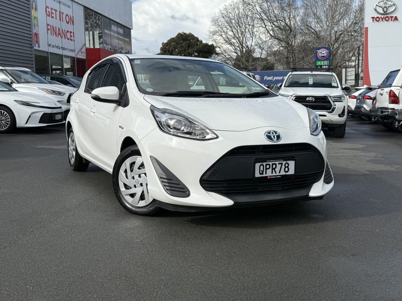 2018 Toyota Aqua 1.5 L HYBRID image 4