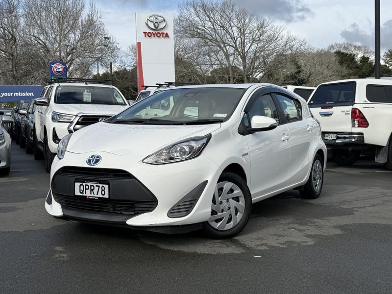 2018 Toyota Aqua 1.5 L HYBRID image 5