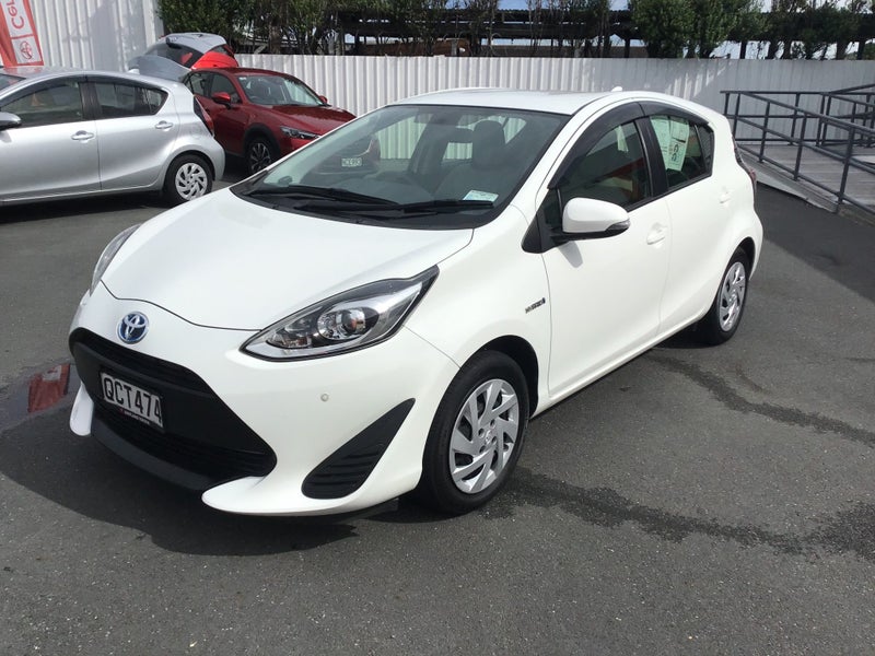 2018 Toyota Aqua 1.5 L Hybrid Hatch image 3