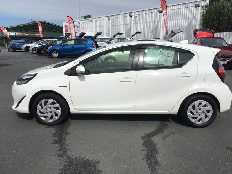 2018 Toyota Aqua 1.5 L Hybrid Hatch image 5