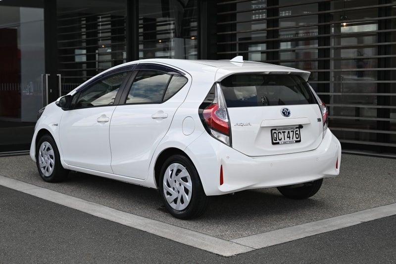 2018 Toyota Aqua 1.5 Petrol Hybrid FWD Hatchback image 2