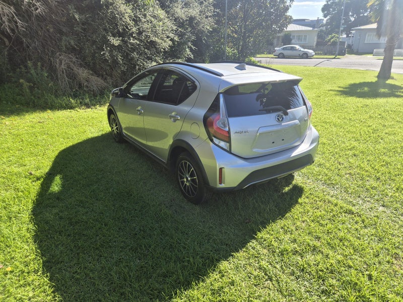 2018 Toyota Aqua 1.5P Hybrid Crossover image 4