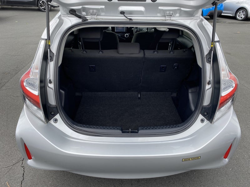 2018 Toyota Aqua 1.5P Hybrid S 5 Dr Hatch image 4