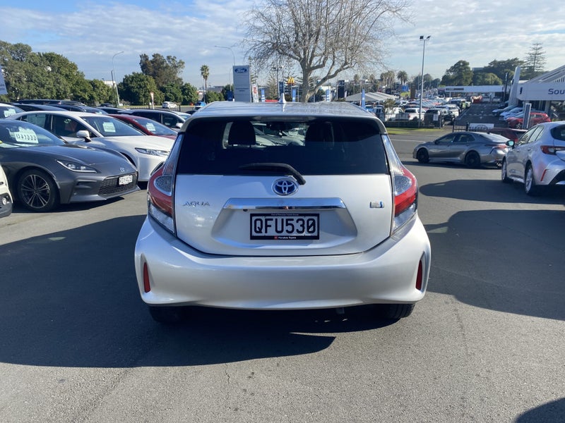 2018 Toyota Aqua 1.5P Hybrid S Hatch image 4