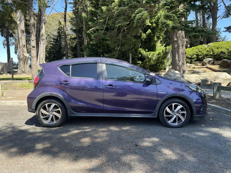 2018 Toyota Aqua Crossover Hybrid image 3