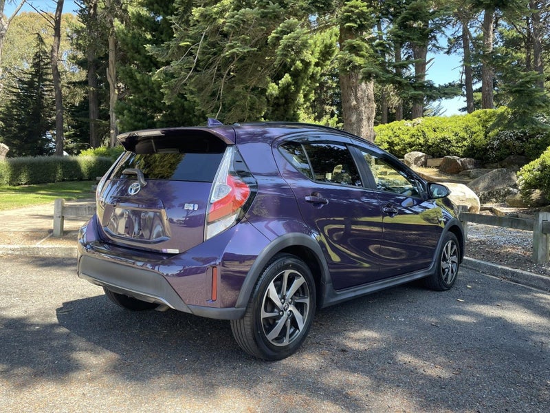 2018 Toyota Aqua Crossover Hybrid image 4