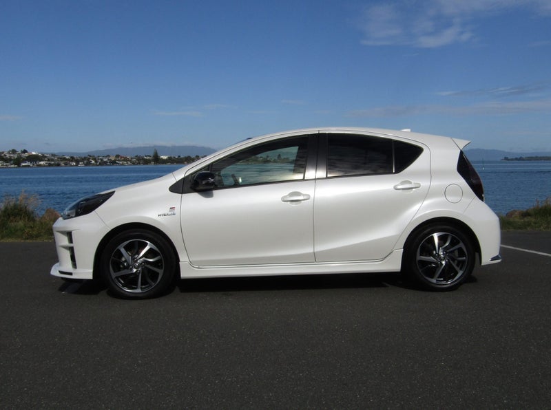 2018 Toyota Aqua GR Sport 1.5P Hybrid image 4