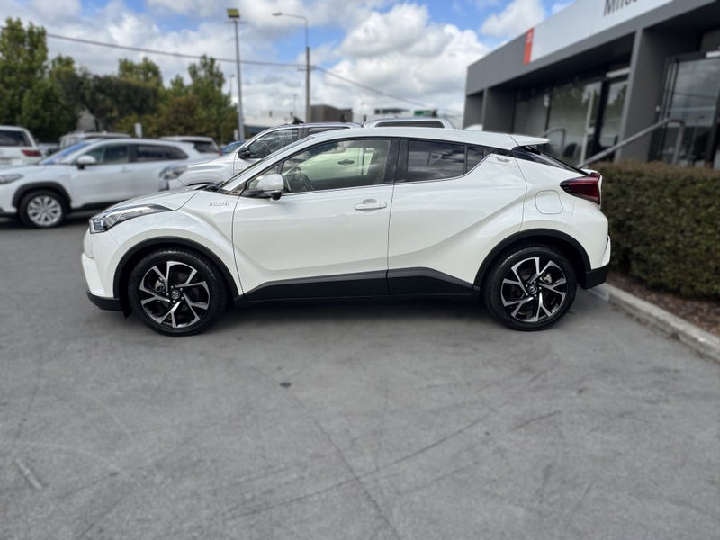 2018 Toyota C-HR 1.8 Hybrid G 5 Dr SUV CVT FWD... image 4