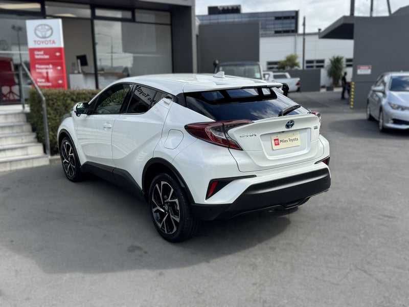 2018 Toyota C-HR 1.8 Hybrid G 5 Dr SUV CVT FWD... image 5