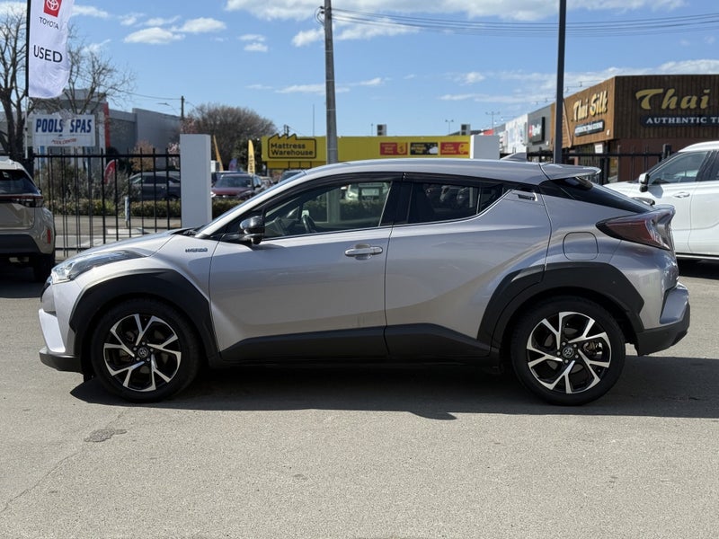 2018 Toyota C-HR 1.8 Hybrid G 5 Dr SUV CVT FWD image 4