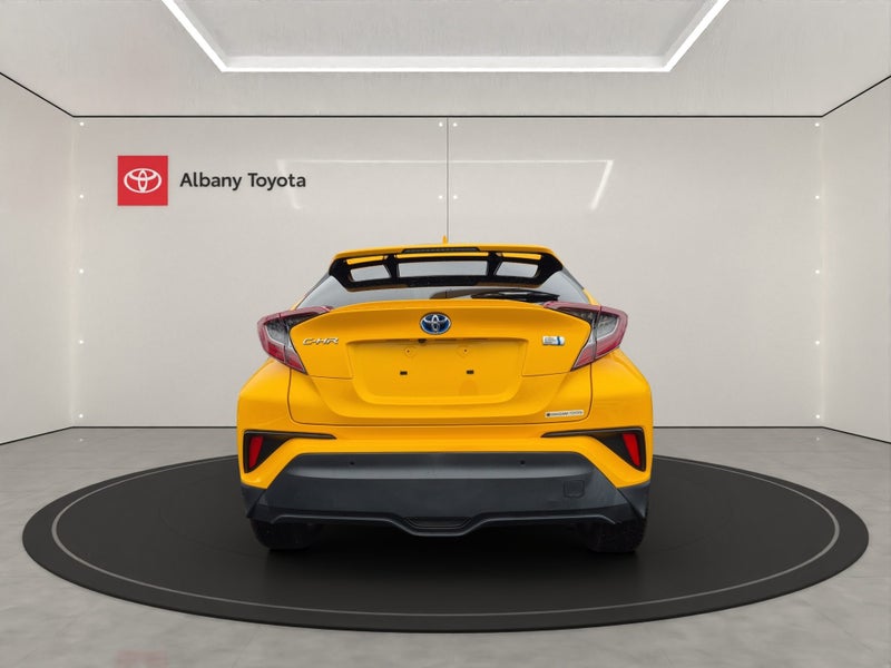 2018 Toyota C-HR 1.8 Hybrid G 5 Dr SUV CVT FWD... image 4