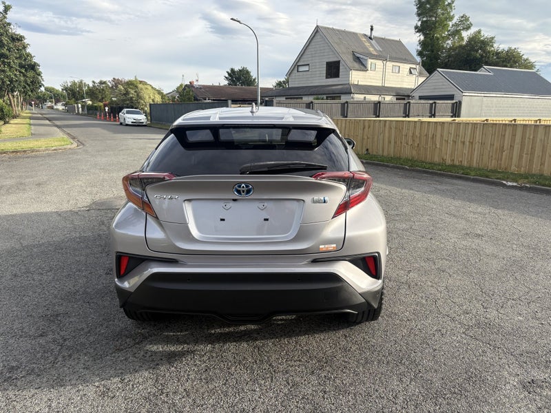 2018 Toyota C-HR 1.8 Hybrid G 5 Dr SUV CVT FWD image 4