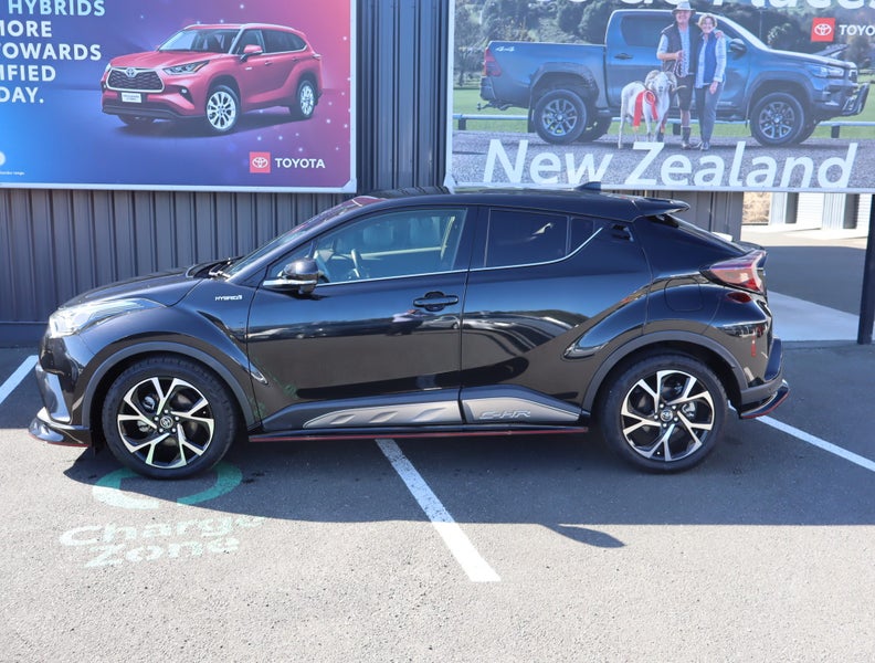 2018 Toyota C-HR 1.8 Hybrid G 5 Dr SUV CVT FWD image 2