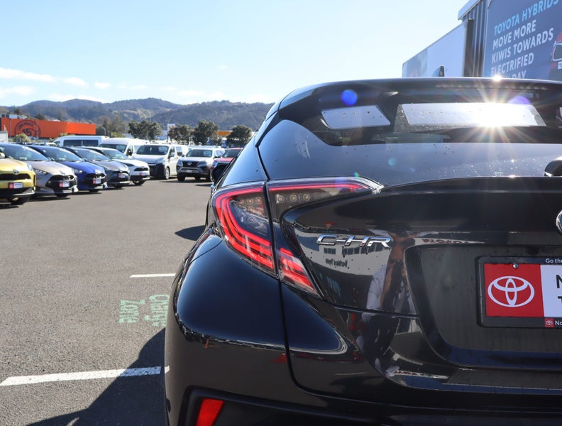 2018 Toyota C-HR 1.8 Hybrid G 5 Dr SUV CVT FWD image 5